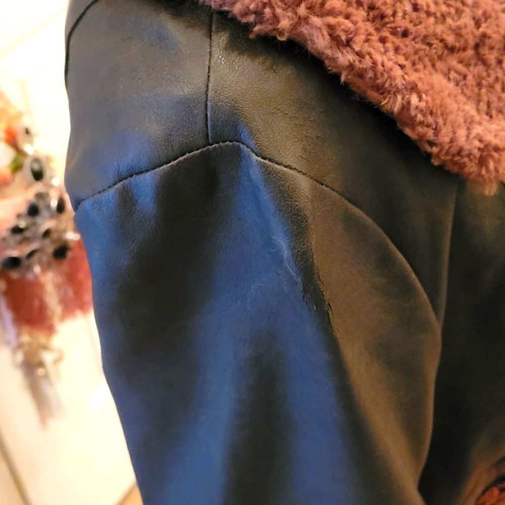 VINTAGE FAUX LEATHER EMBROIDERED JACKET - Picture 8 of 9